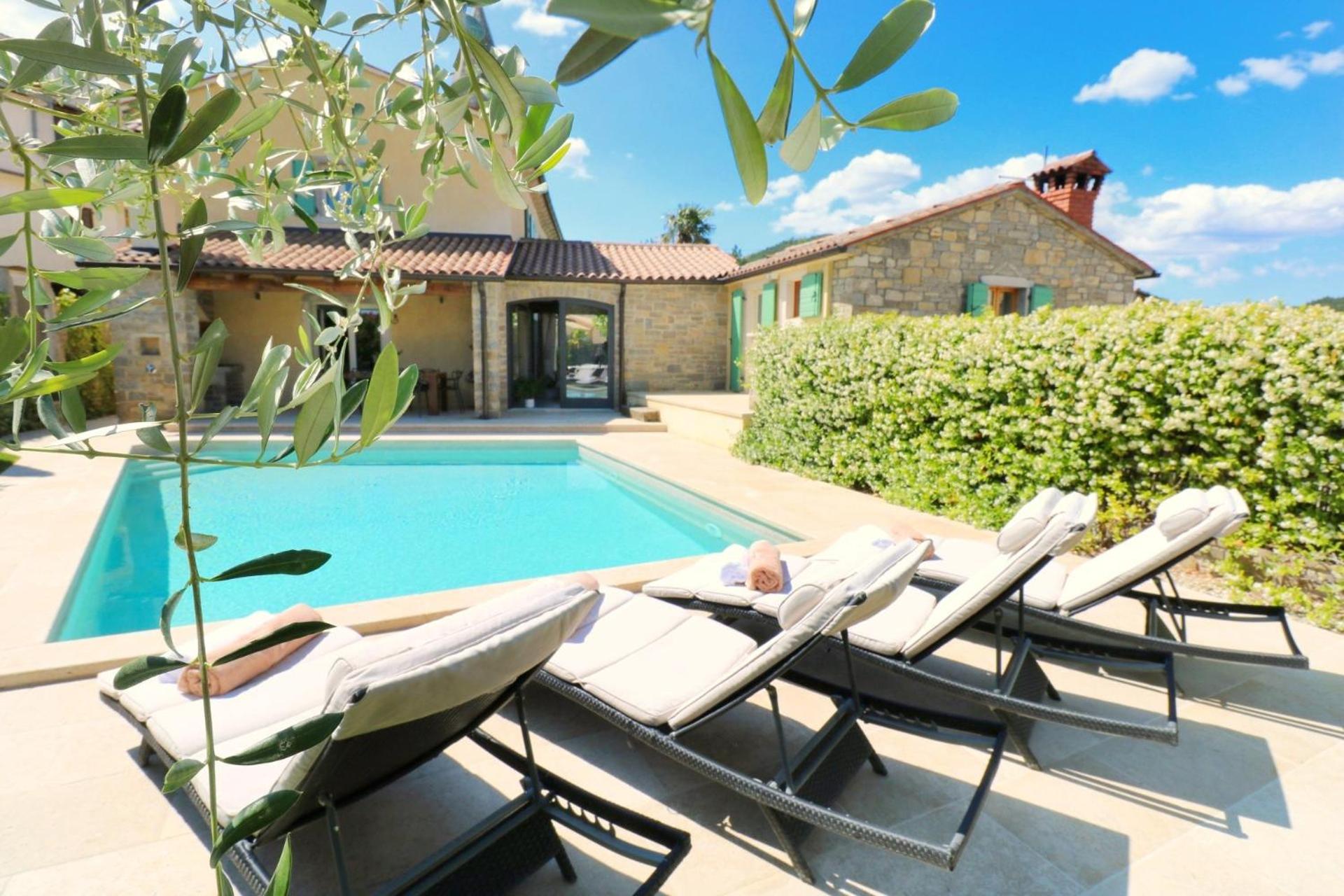 Villa Benvenuti near Motovun for 8 people - pet friendly with salt - water pool view 4