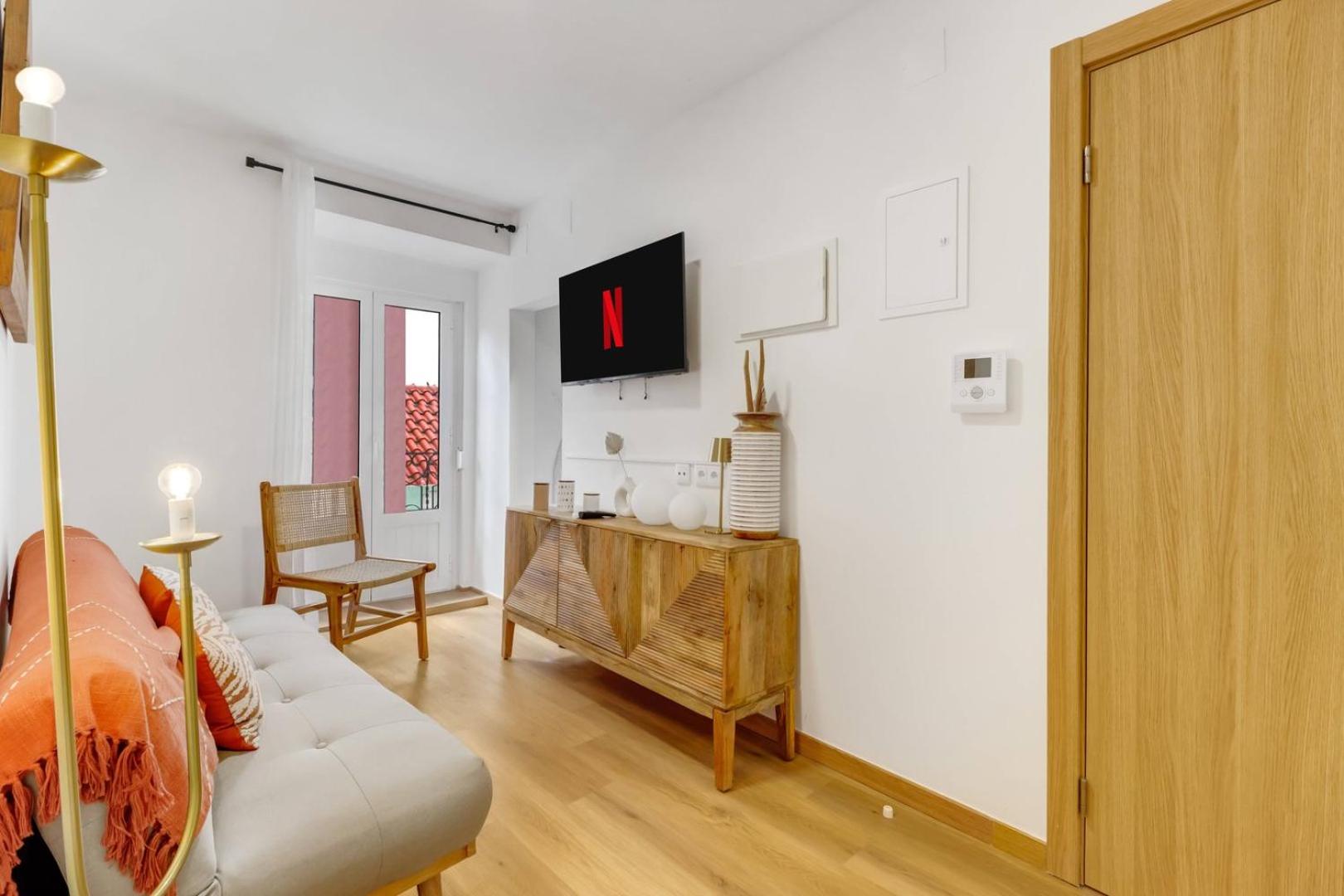 2BR renovated heart of Santos w/ AC | By Airnest view 5