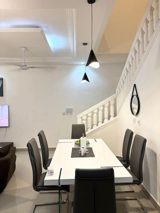 Une Duplex cosy de 3 pièces climatisées!