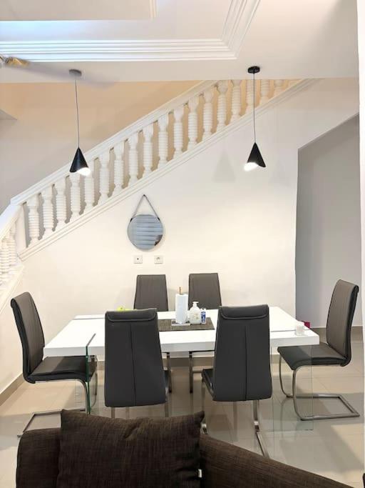 Une Duplex cosy de 3 pièces climatisées!