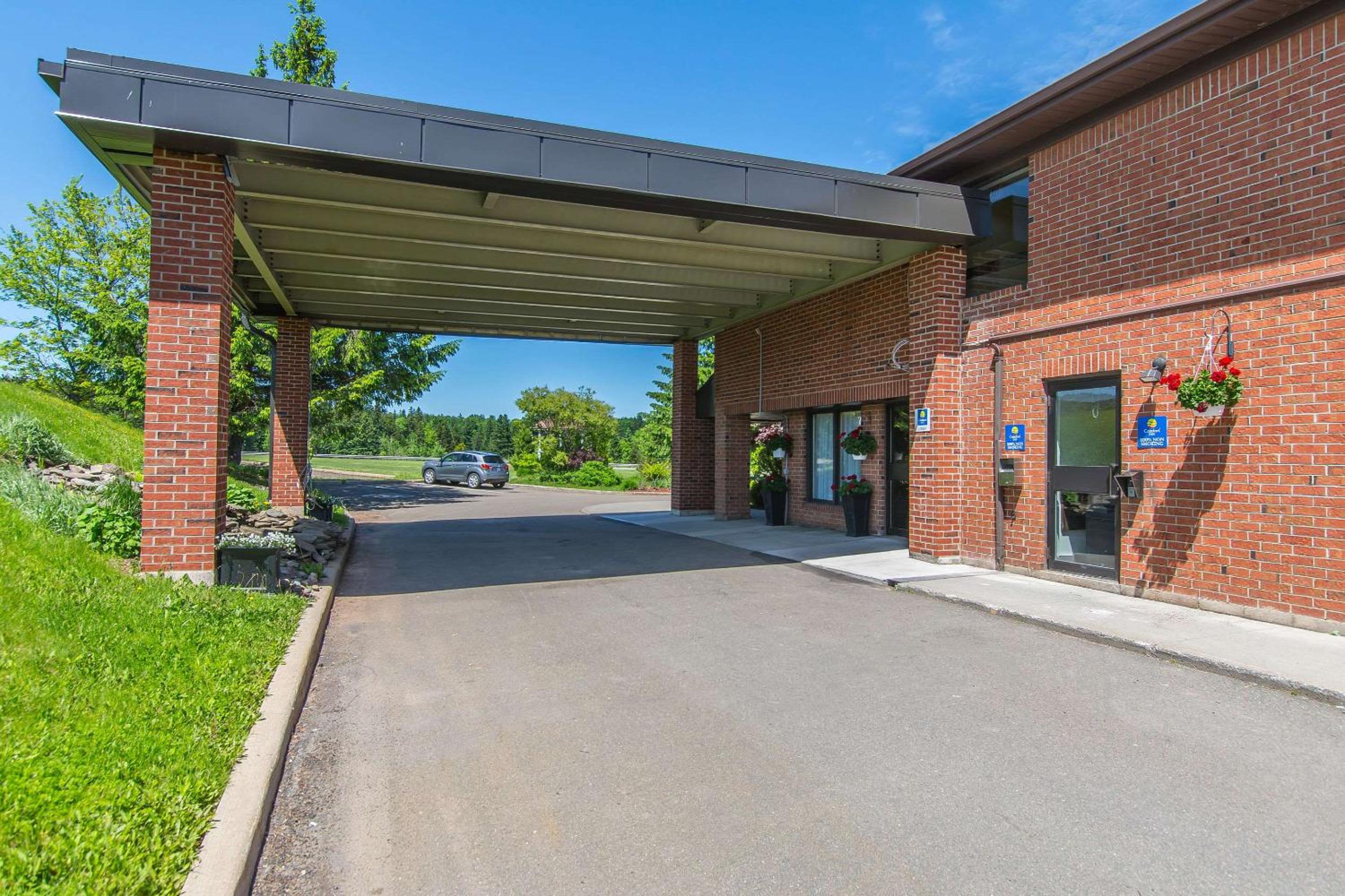 Comfort Inn Magnetic Hill - Image 4