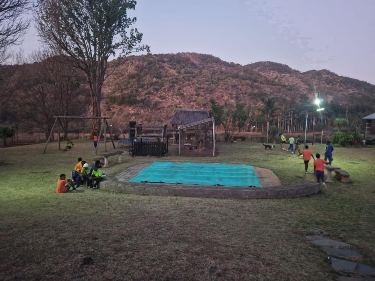 Emahlathini Guest Farm
