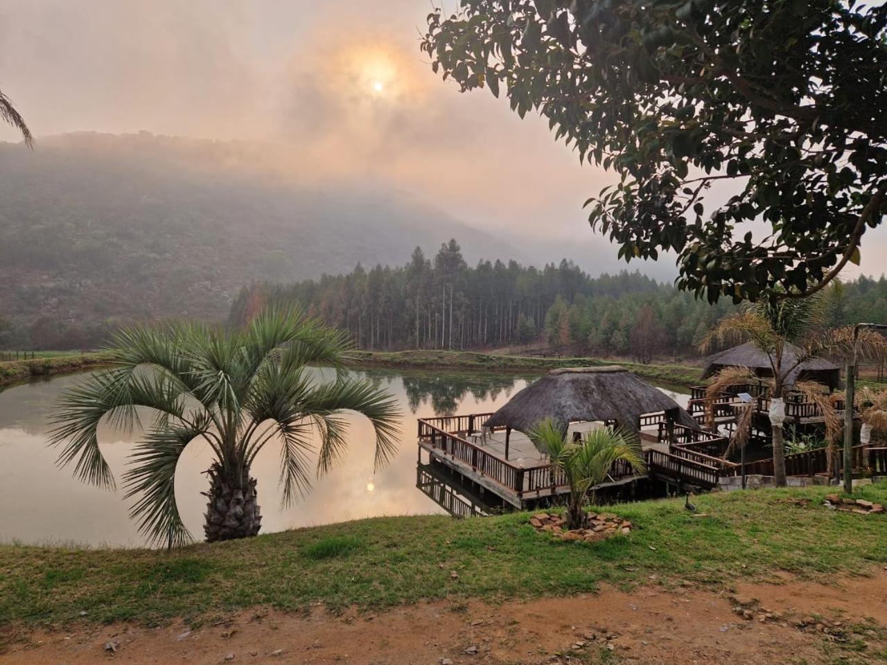 Emahlathini Guest Farm