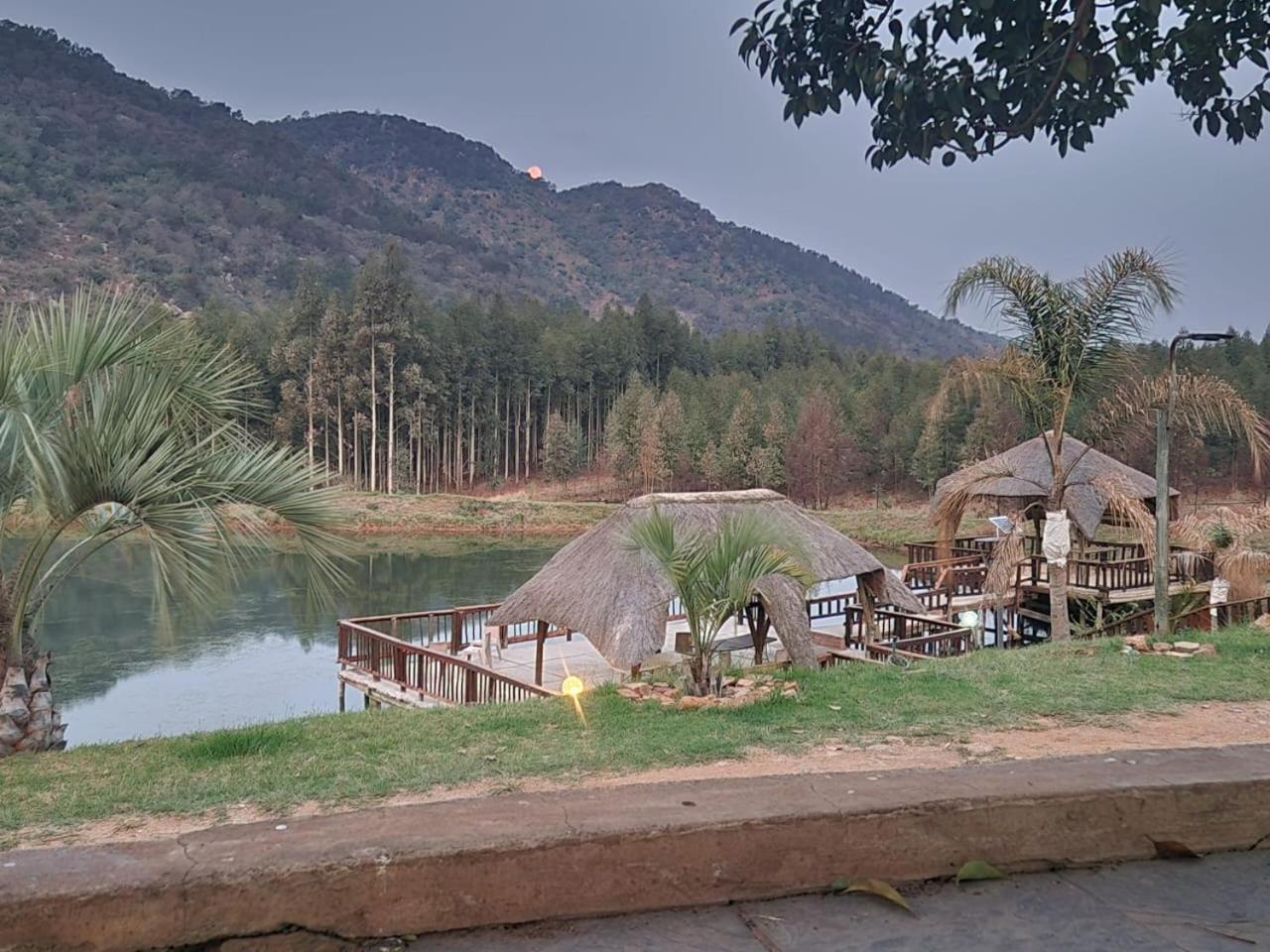 Emahlathini Guest Farm