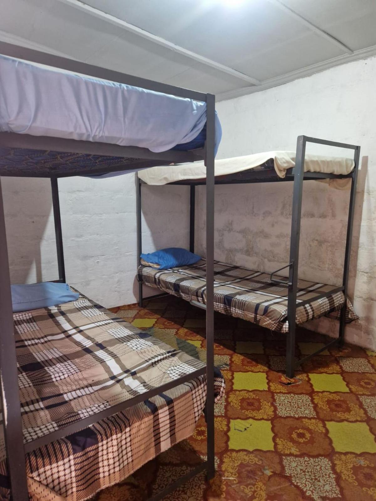 Emahlathini Guest Farm