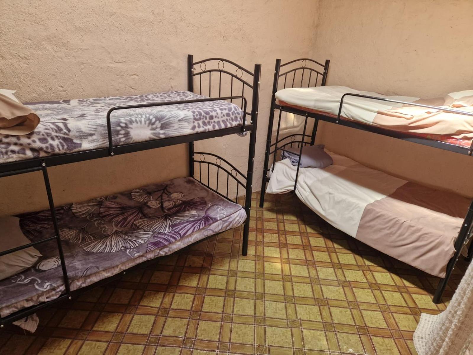 Emahlathini Guest Farm