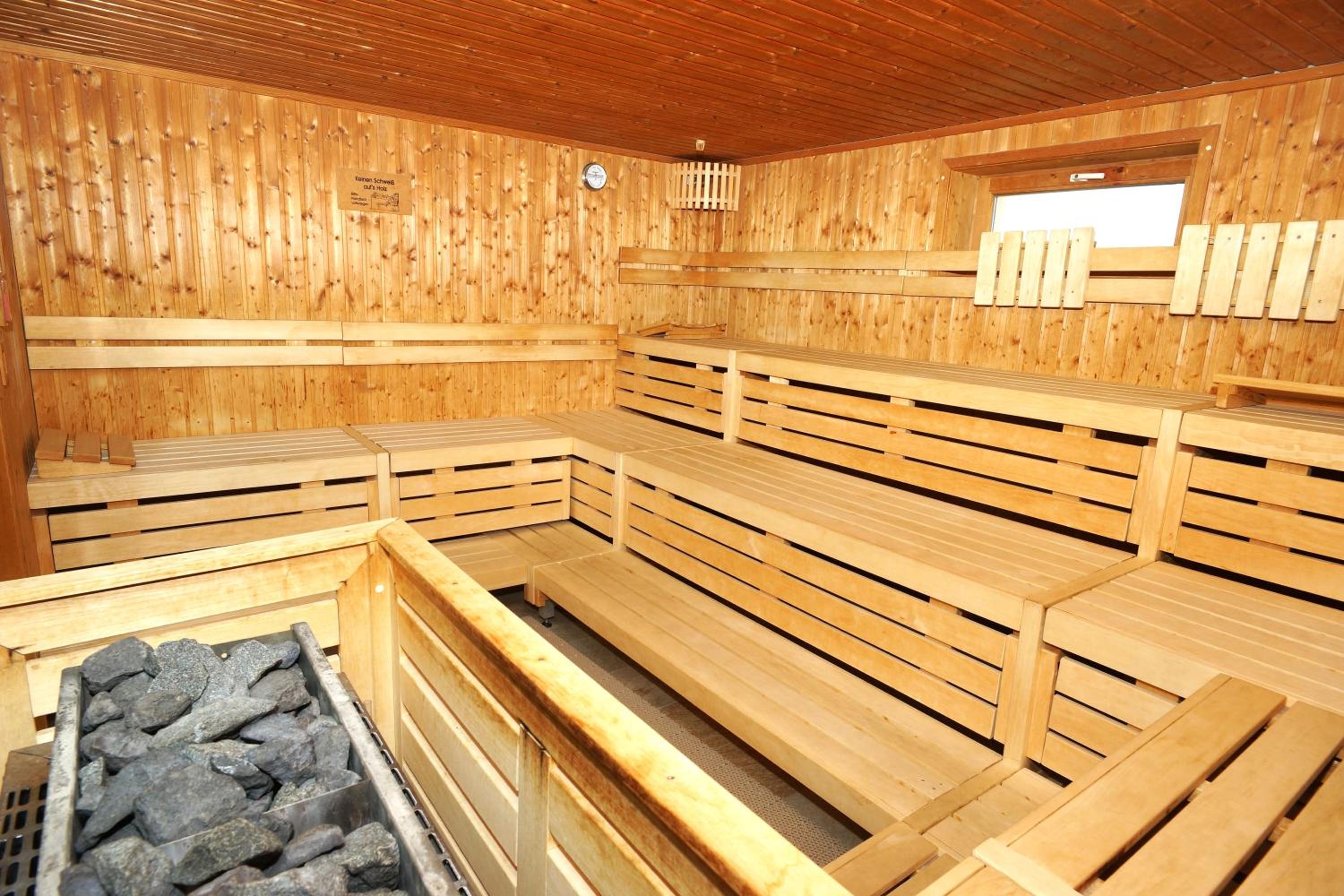 RELAX - YELLOW mit Pool und Sauna view 3
