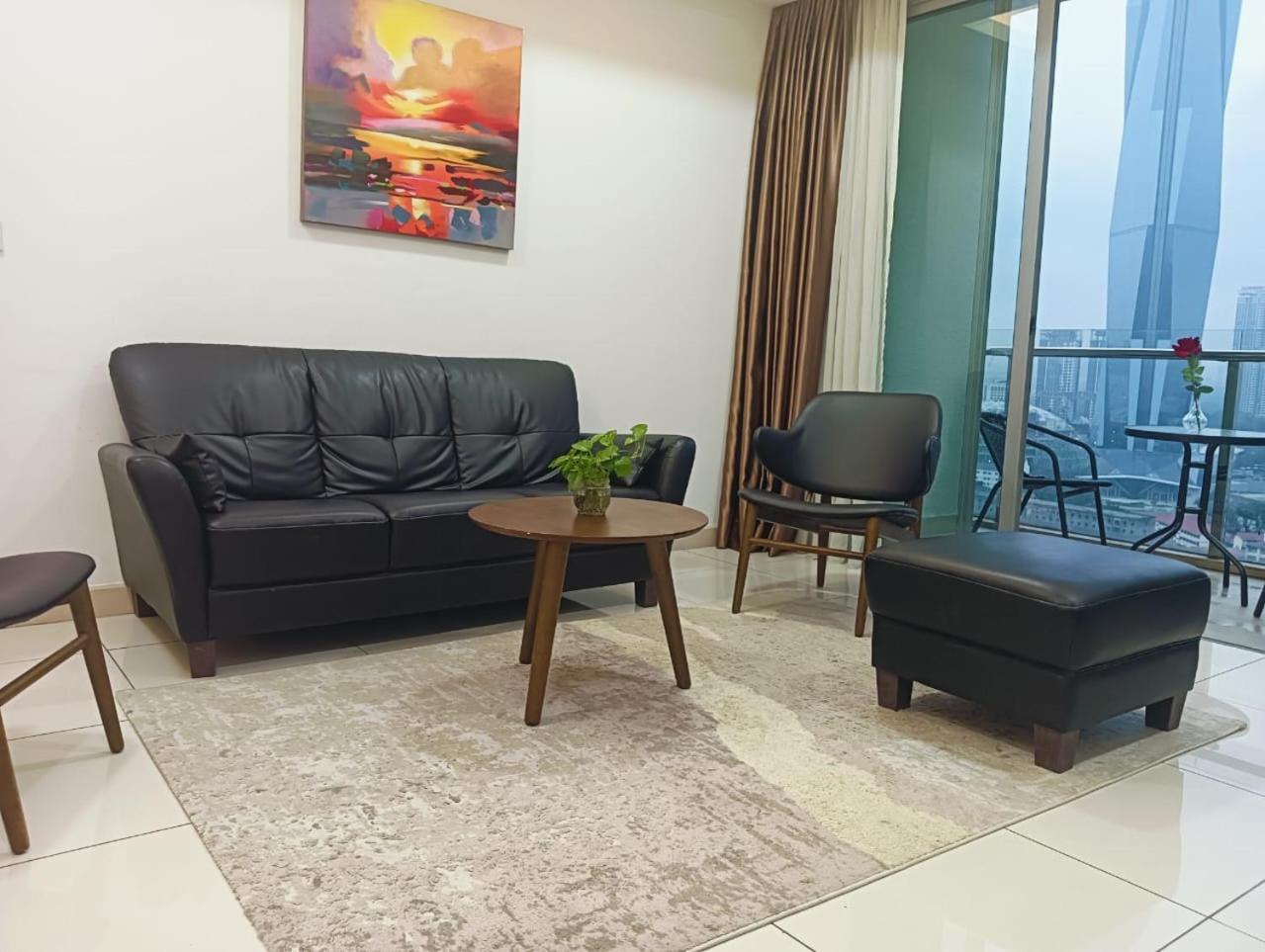 Suasana Lux Rooms