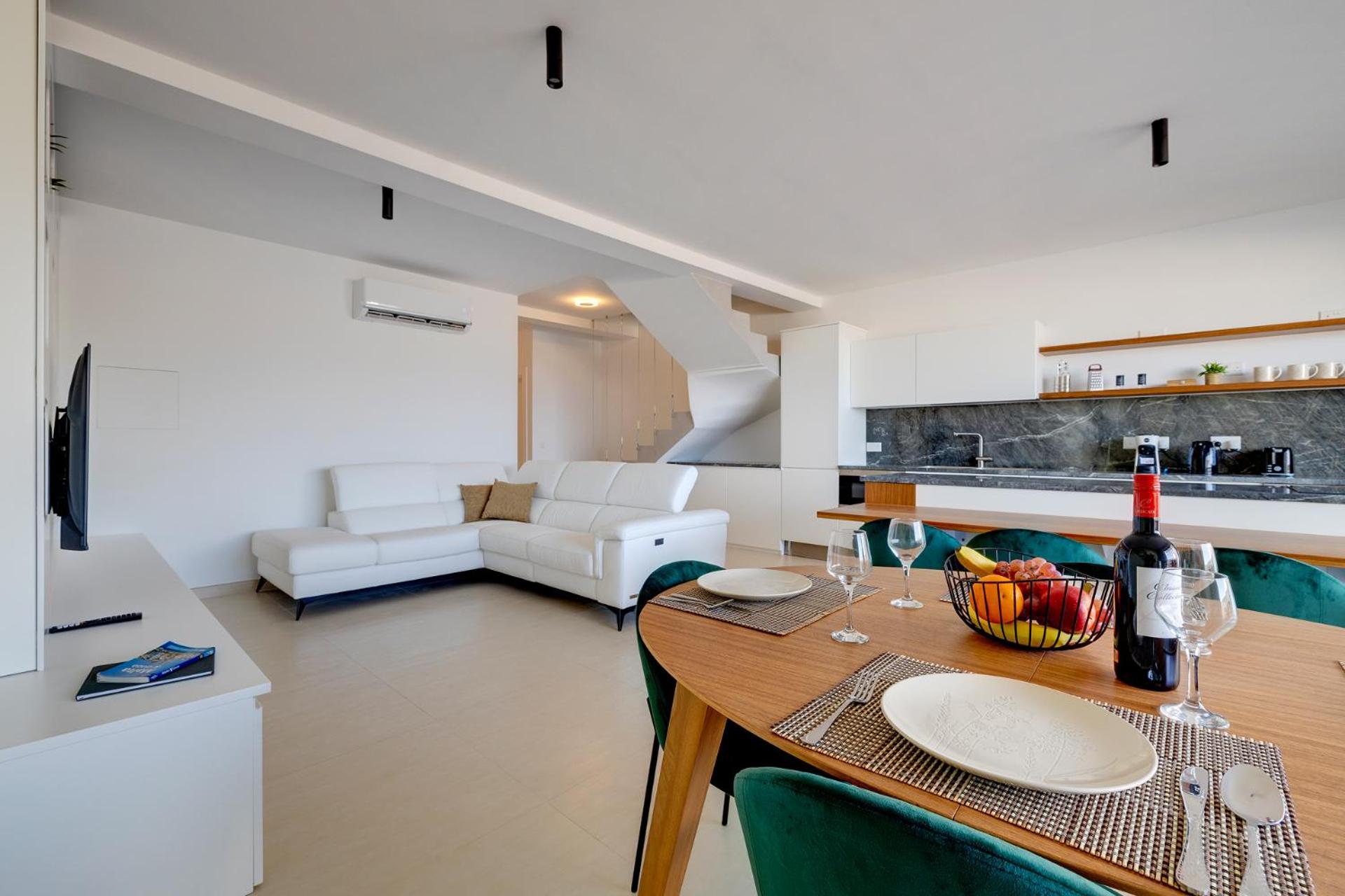 Stylish Duplex in a Tranquil Central Area view 3