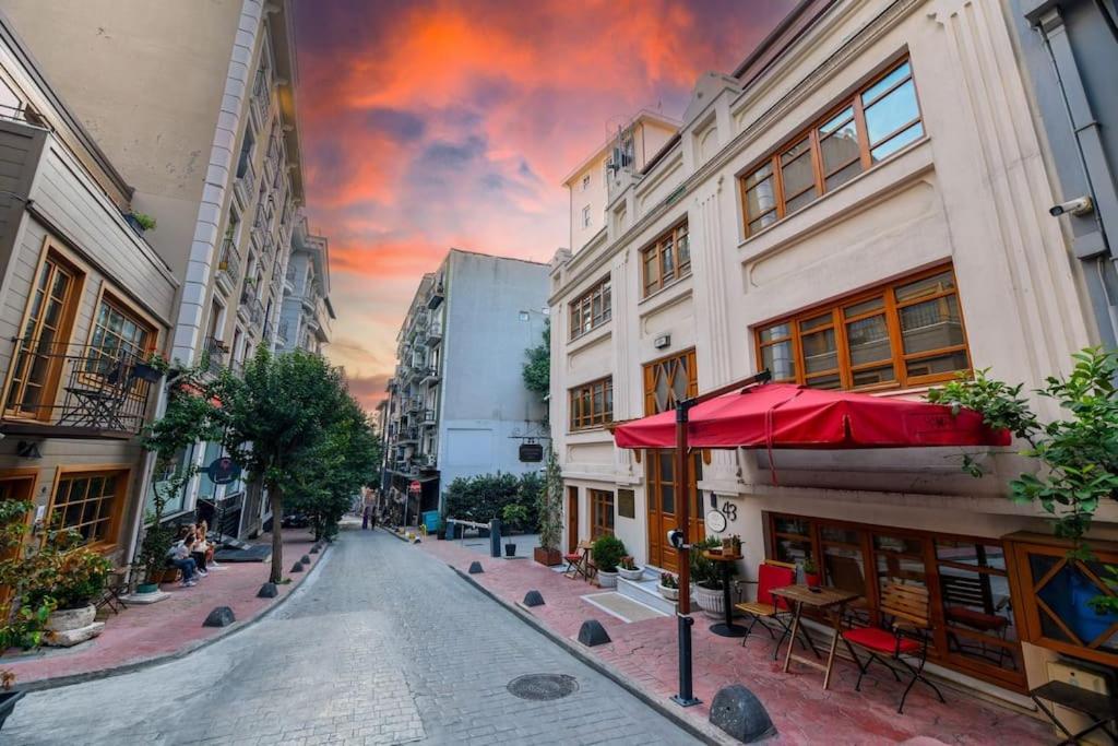 Taksim Private Terrace Close to Antique Store Galata Port Cihangir