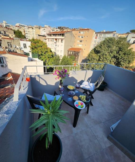 Taksim Private Terrace Close to Antique Store Galata Port Cihangir