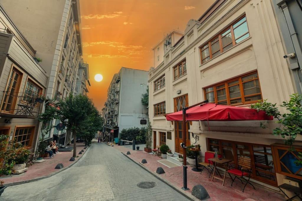 Taksim Private Terrace Close to Antique Store Galata Port Cihangir