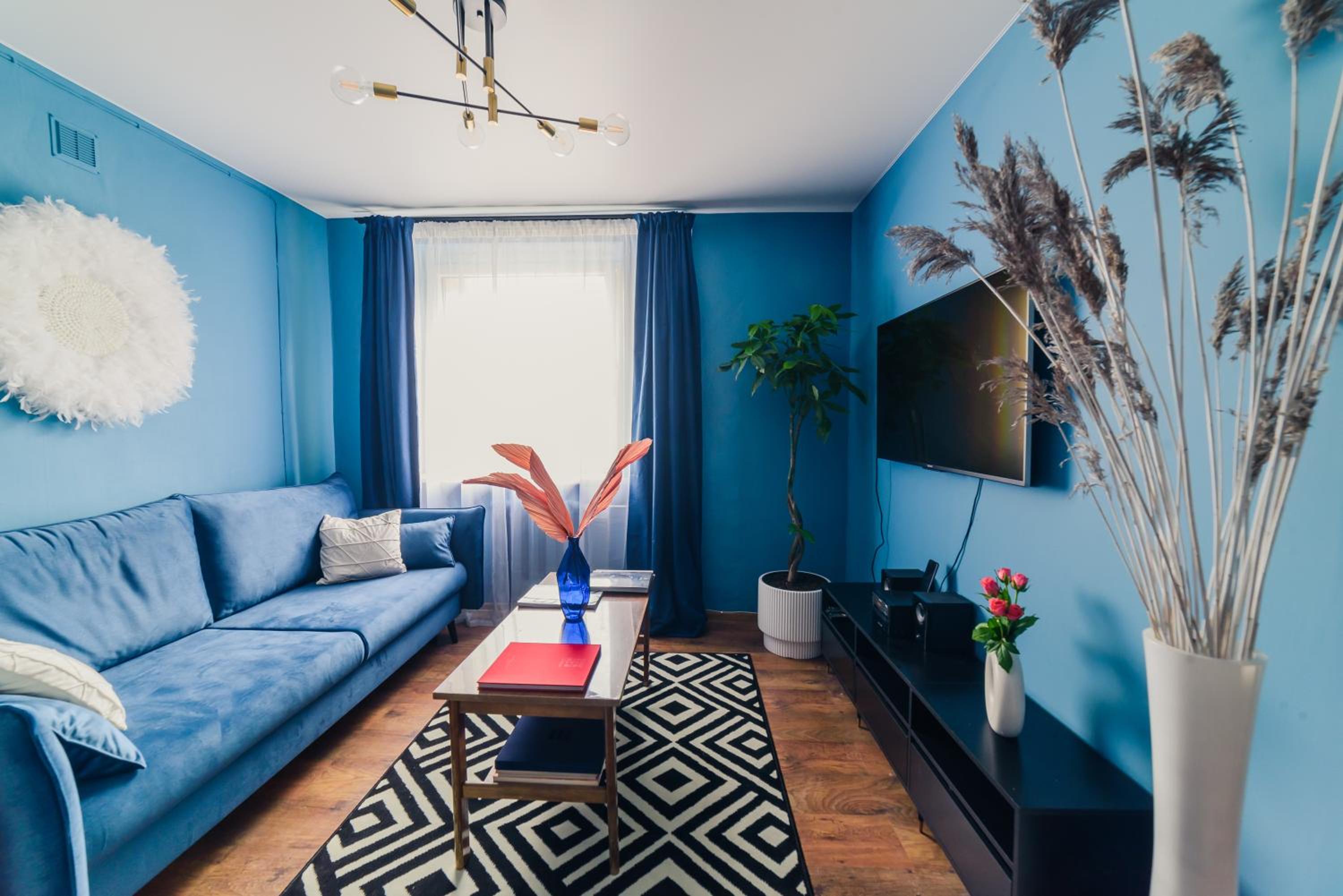 Top-Floor Retreat Near Old Town view 2