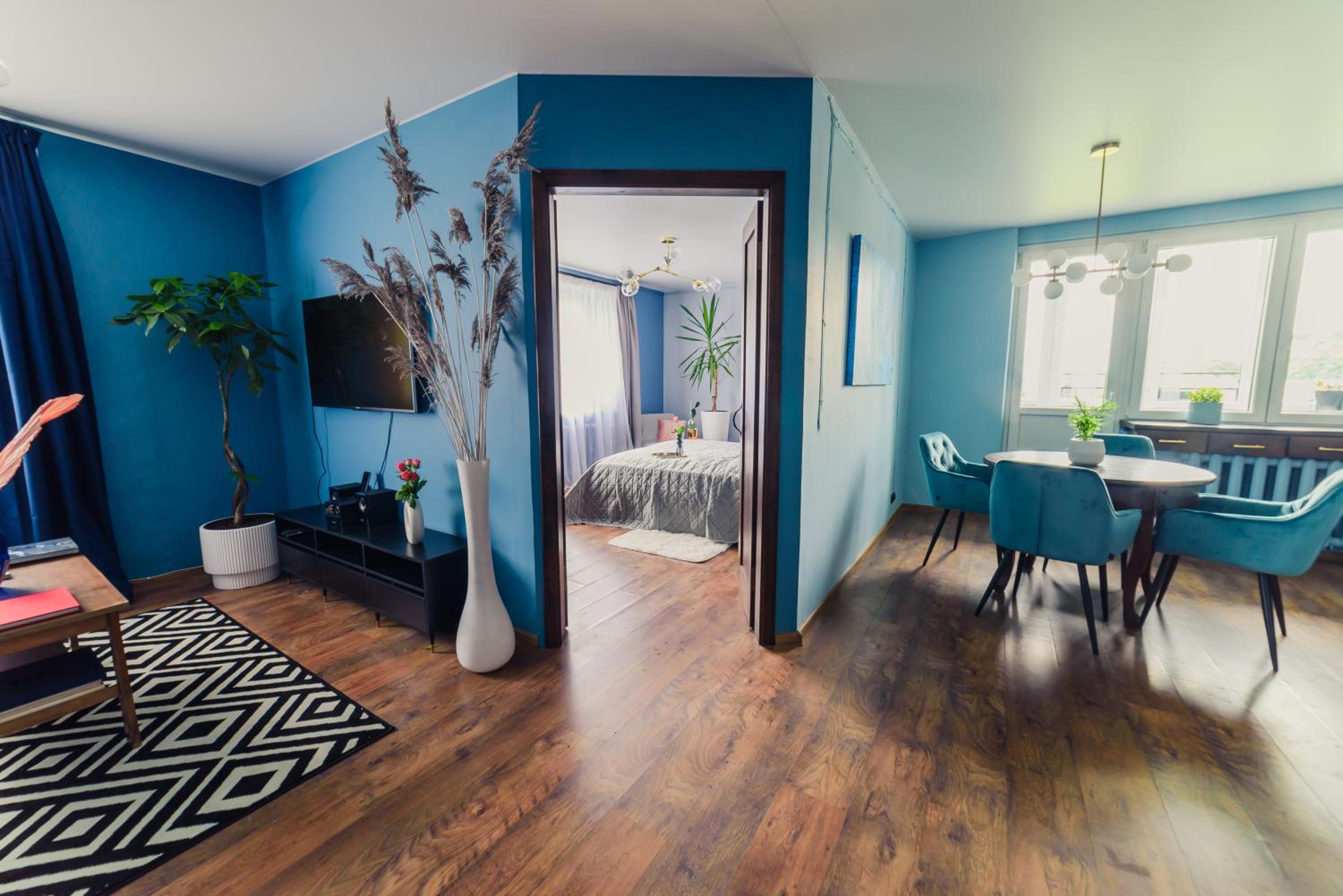 Top-Floor Retreat Near Old Town view 4