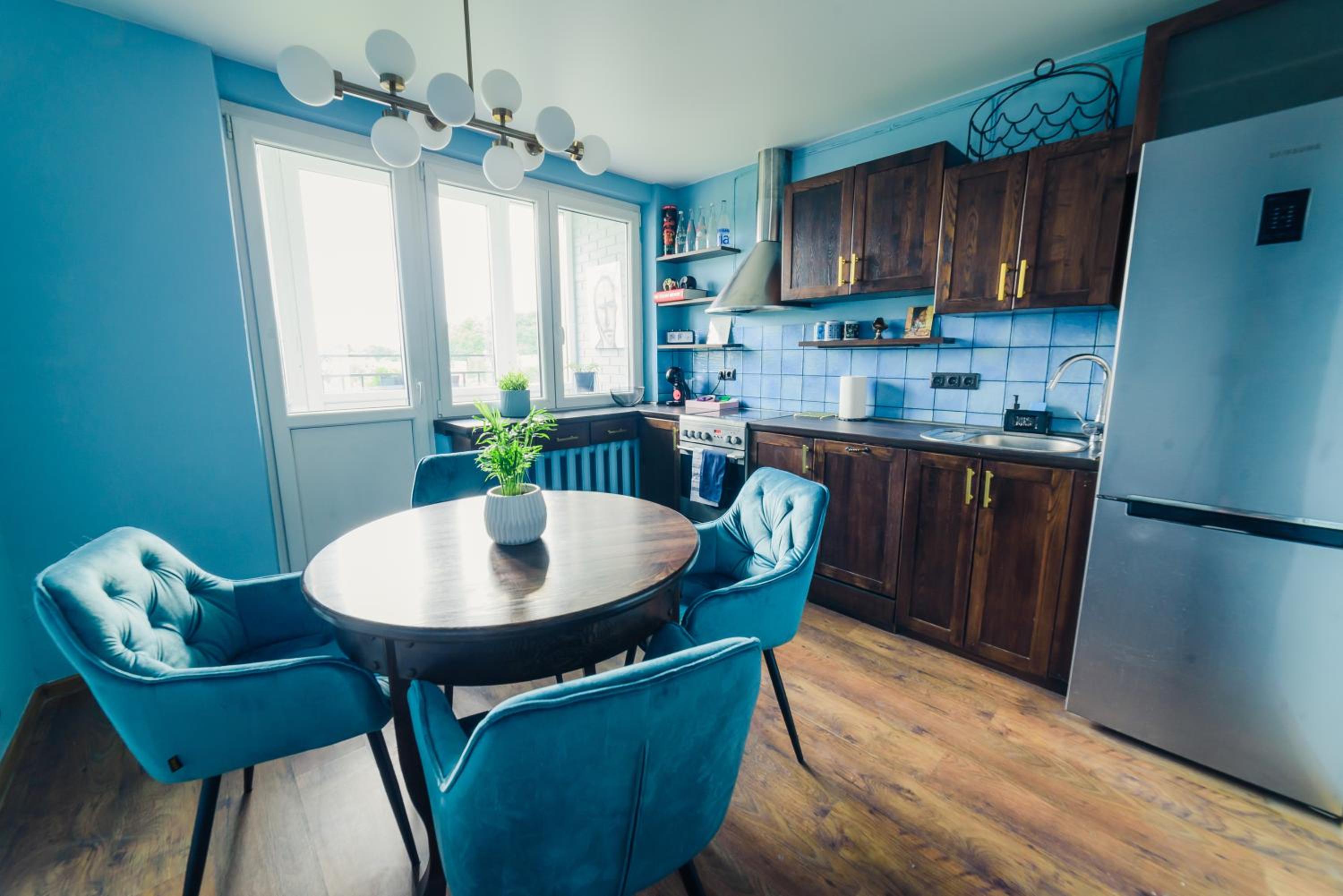 Top-Floor Retreat Near Old Town view 3