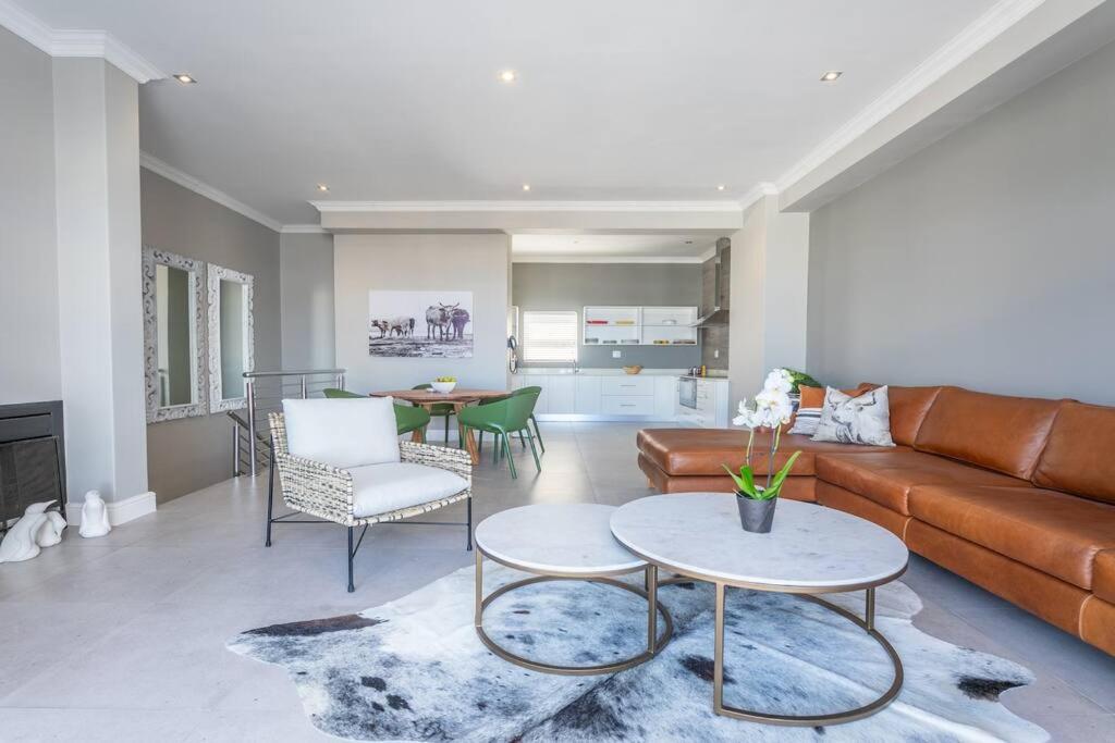 Stunning 2 Bedroom, Big Bay, Bona Views view 4