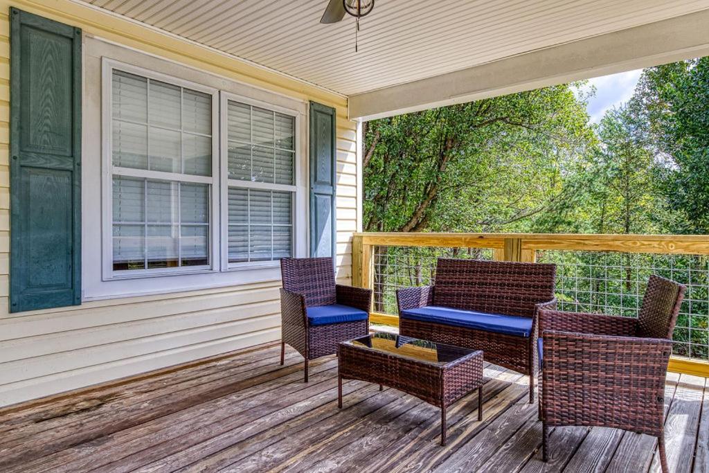 Bearskin Getaway, Hot Tub, Free Attraction Tickets, WIFI!!!