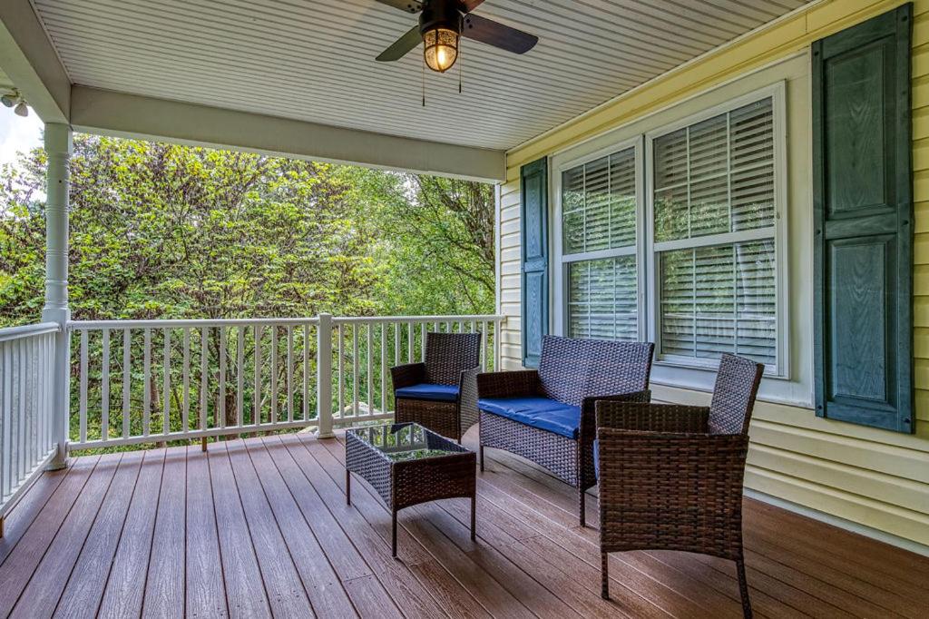 Bearskin Getaway, Hot Tub, Free Attraction Tickets, WIFI!!!