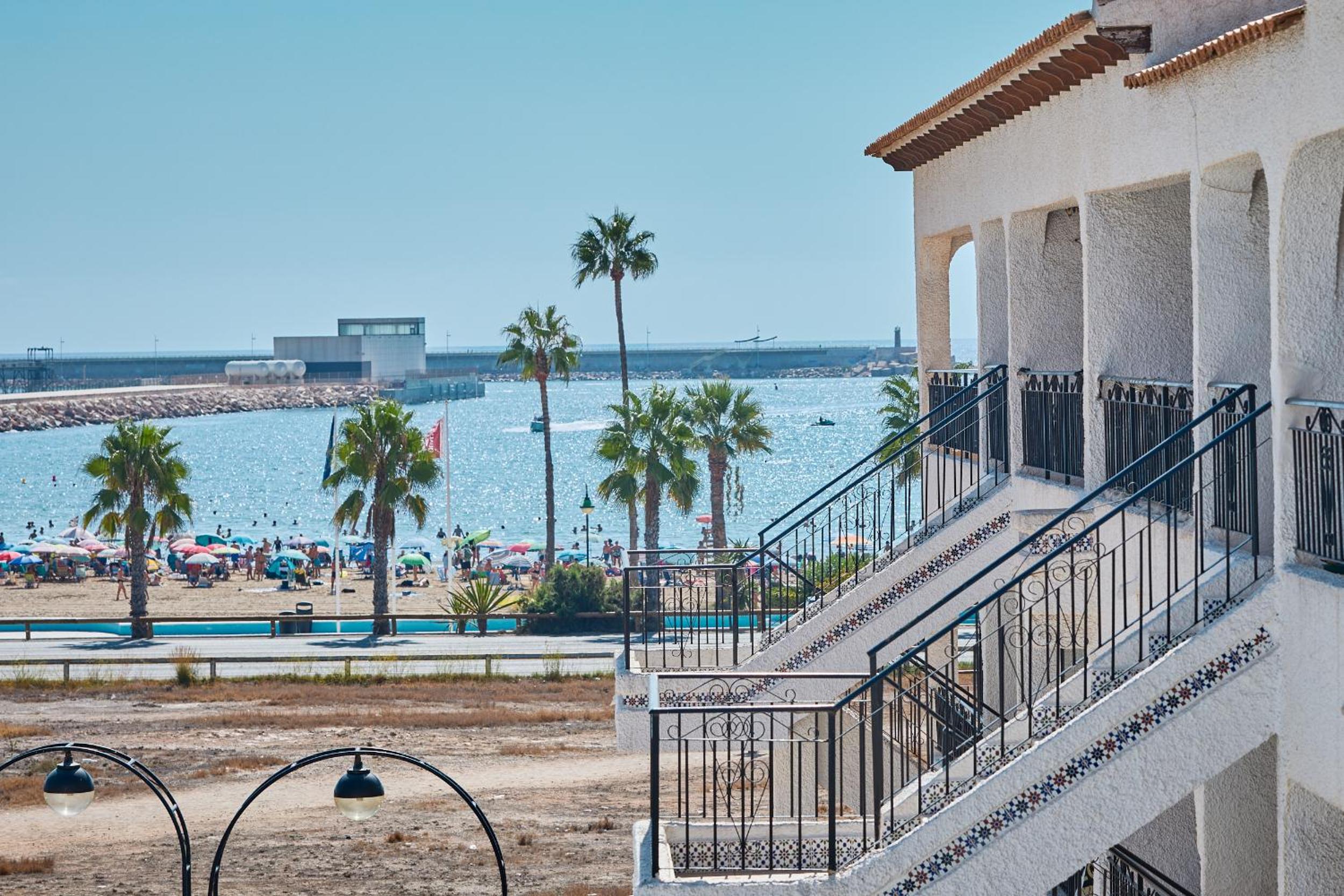Naufragos Beach Apartment - by Welcomely