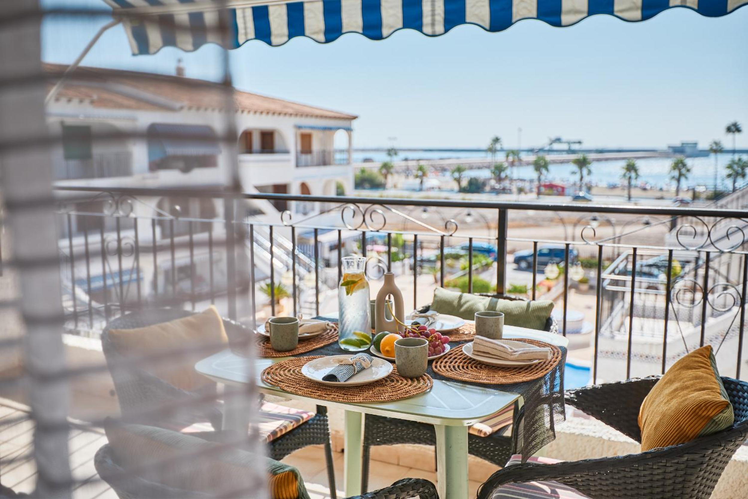 Naufragos Beach Apartment - by Welcomely