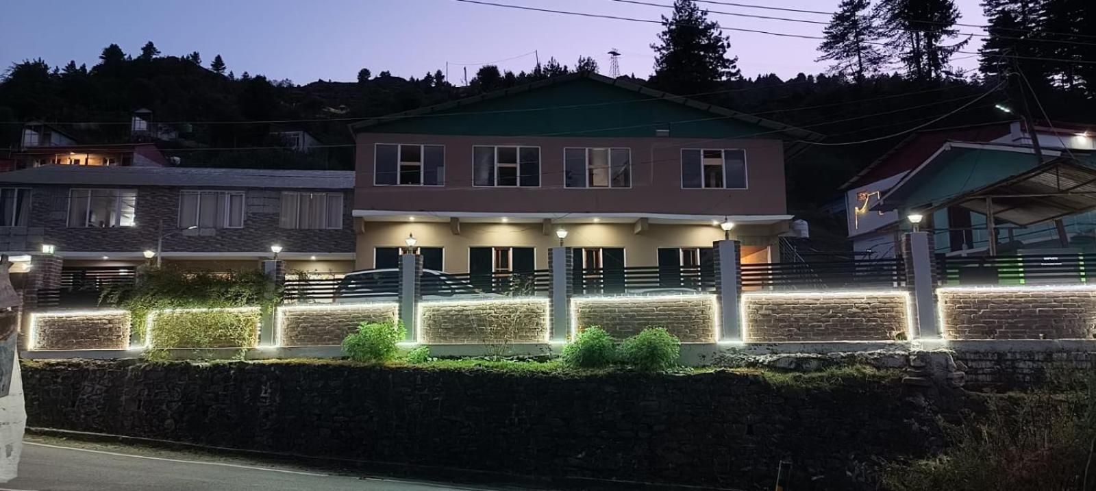 Mountain view stay in Auli view 5