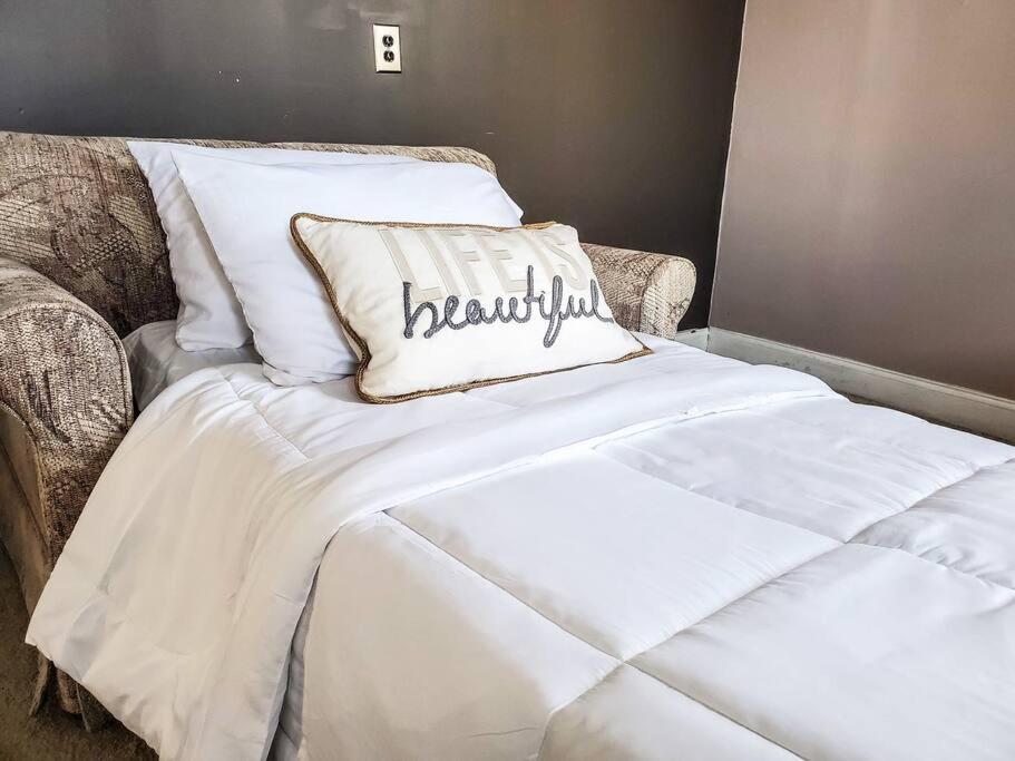 Stylish King Bed, 2BDRM, 1 Mile to DTWN, Game Room view 3