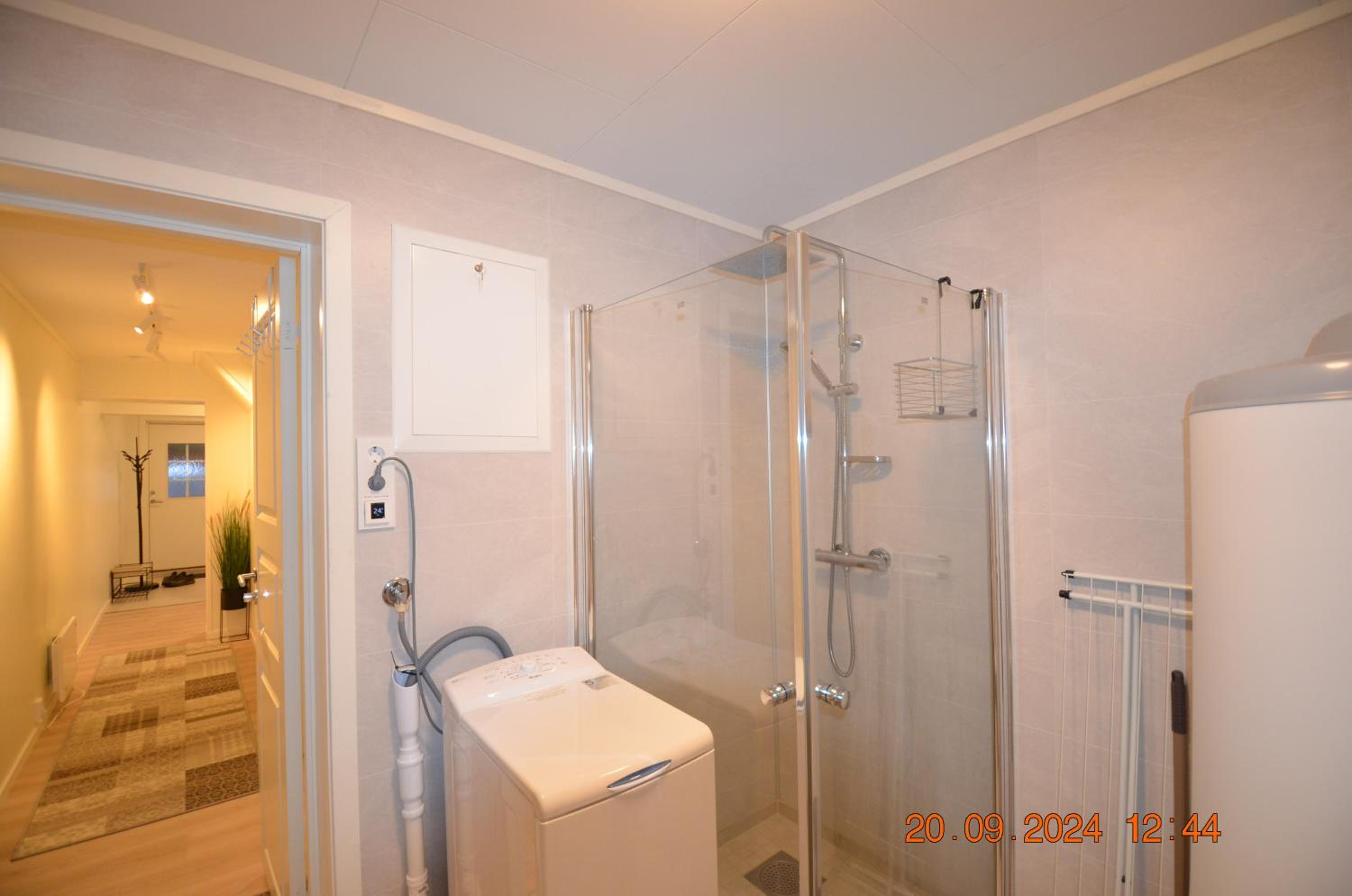 HSH apartment FREE parking stay for NON-smokers only