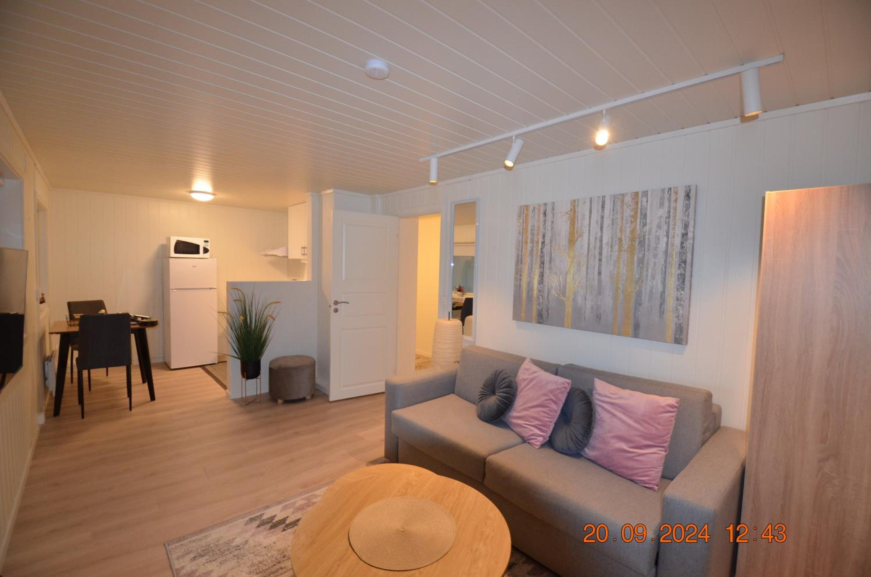 HSH apartment FREE parking stay for NON-smokers only