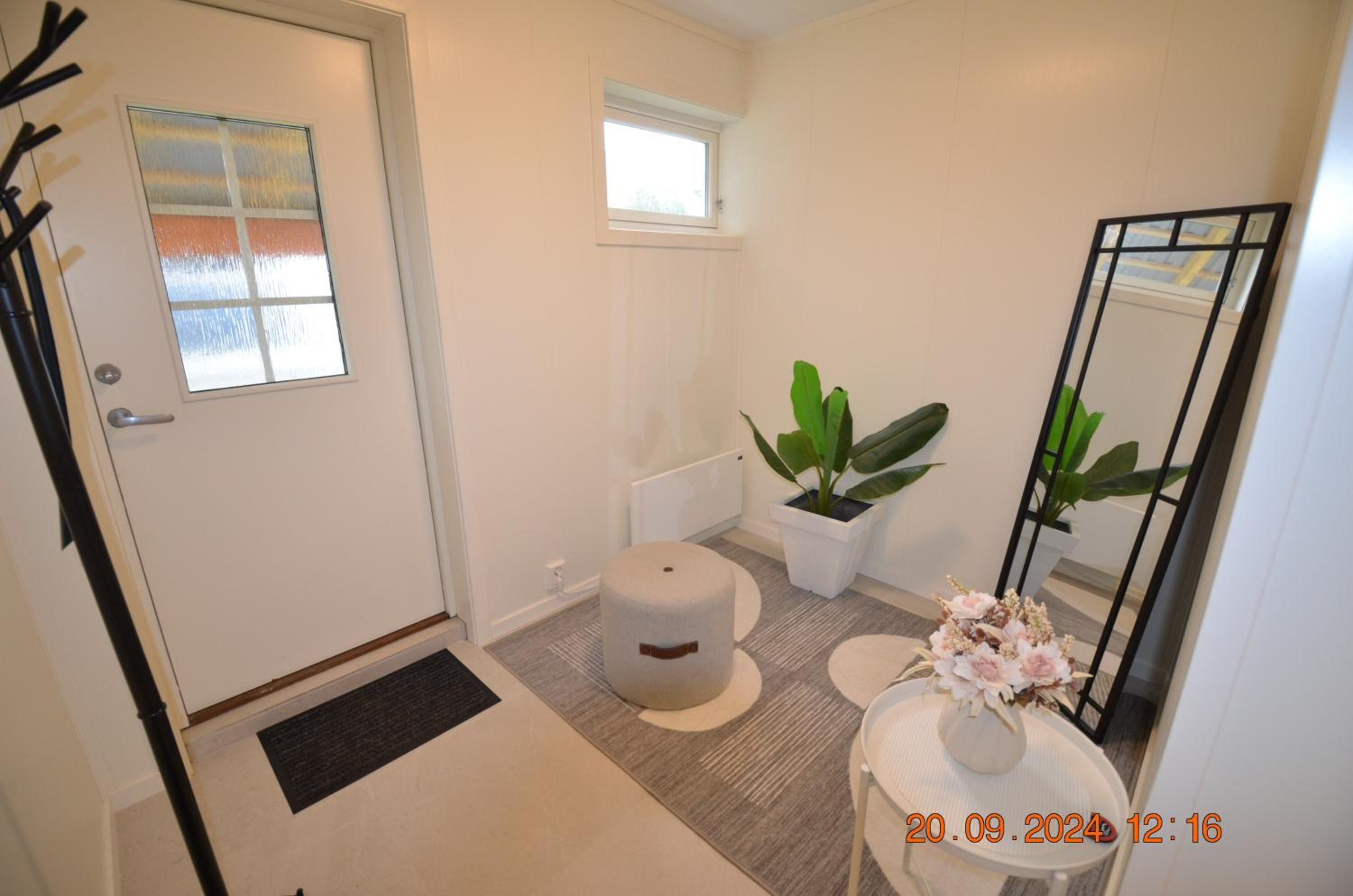 HSH apartment FREE parking stay for NON-smokers only