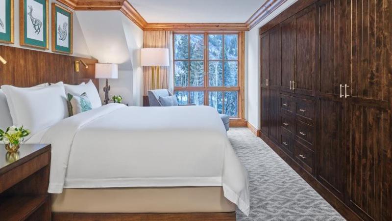Luxury 2 Bedroom Residence At The St Regis Residence Club In Downtown Aspen
