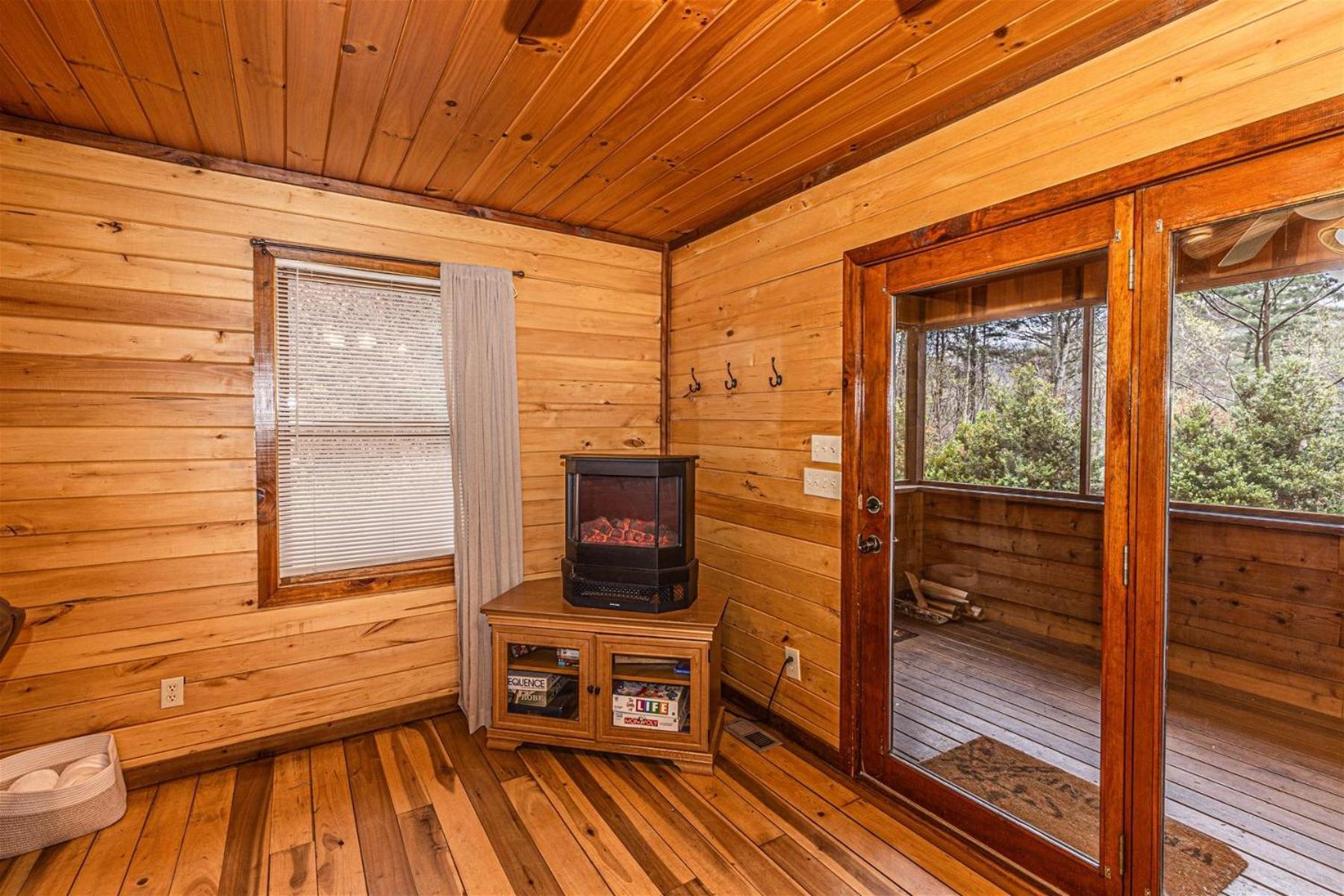 Dragonfly Cabin