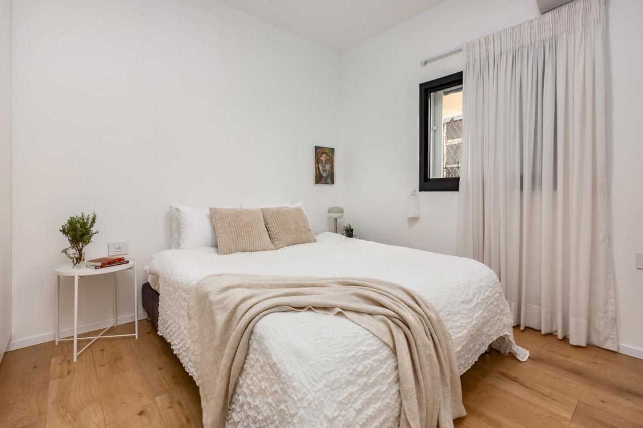 Sunny Chic in Tel Aviv Center by Sea N Rent view 2