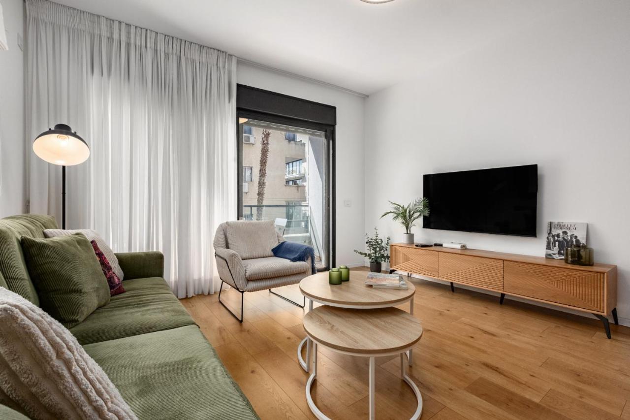 Sunny Chic in Tel Aviv Center by Sea N Rent view 3