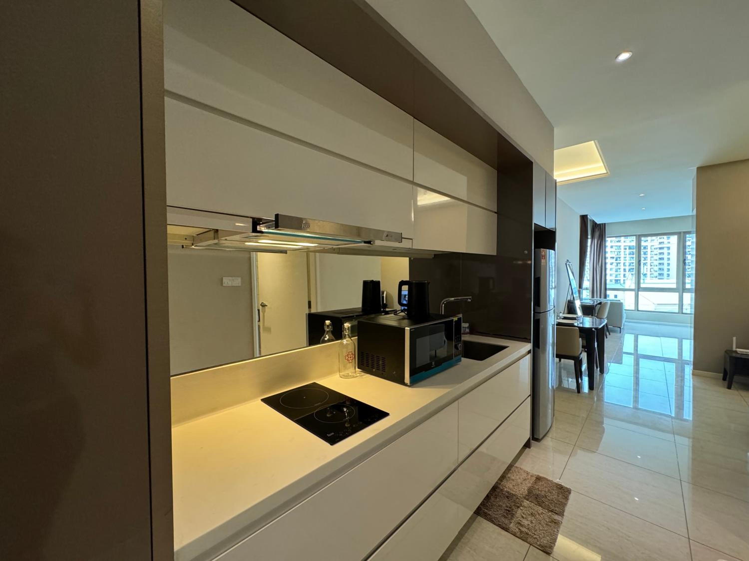 Dorsett Residence Sri Hartamas by Chengal with Bathtub, Rooftop Pool, KL City Centre, Round the Clock Security, Netflix, Youtube, Free Parking