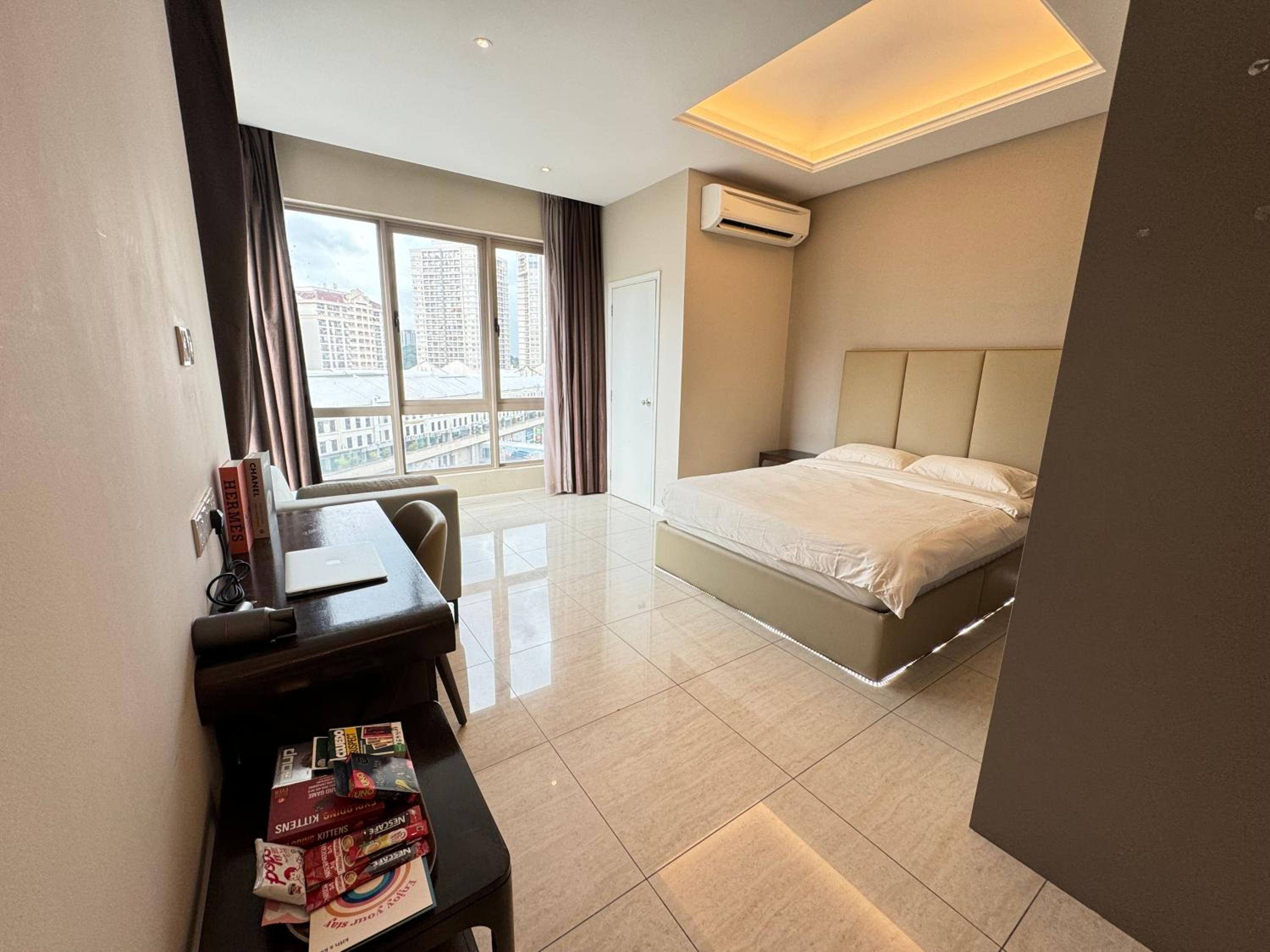 Dorsett Residence Sri Hartamas by Chengal with Bathtub, Rooftop Pool, KL City Centre, Round the Clock Security, Netflix, Youtube, Free Parking