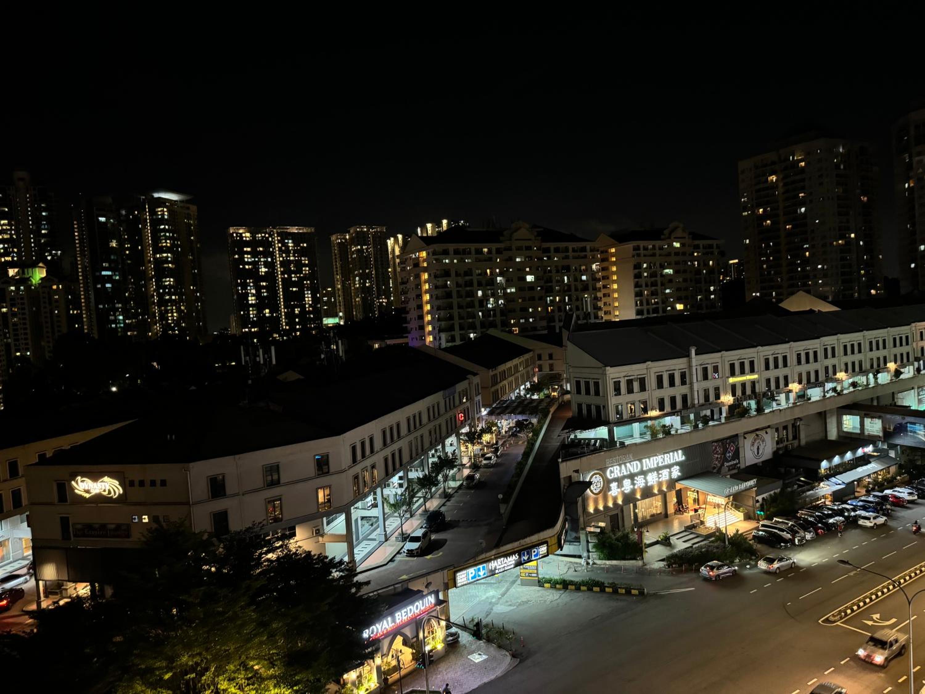Dorsett Residence Sri Hartamas by Chengal with Bathtub, Rooftop Pool, KL City Centre, Round the Clock Security, Netflix, Youtube, Free Parking