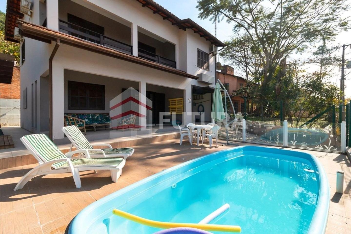 LINDA CASA COM PISCINA PARA ALUGUEL DE TEMPORADA EM BOMBAS