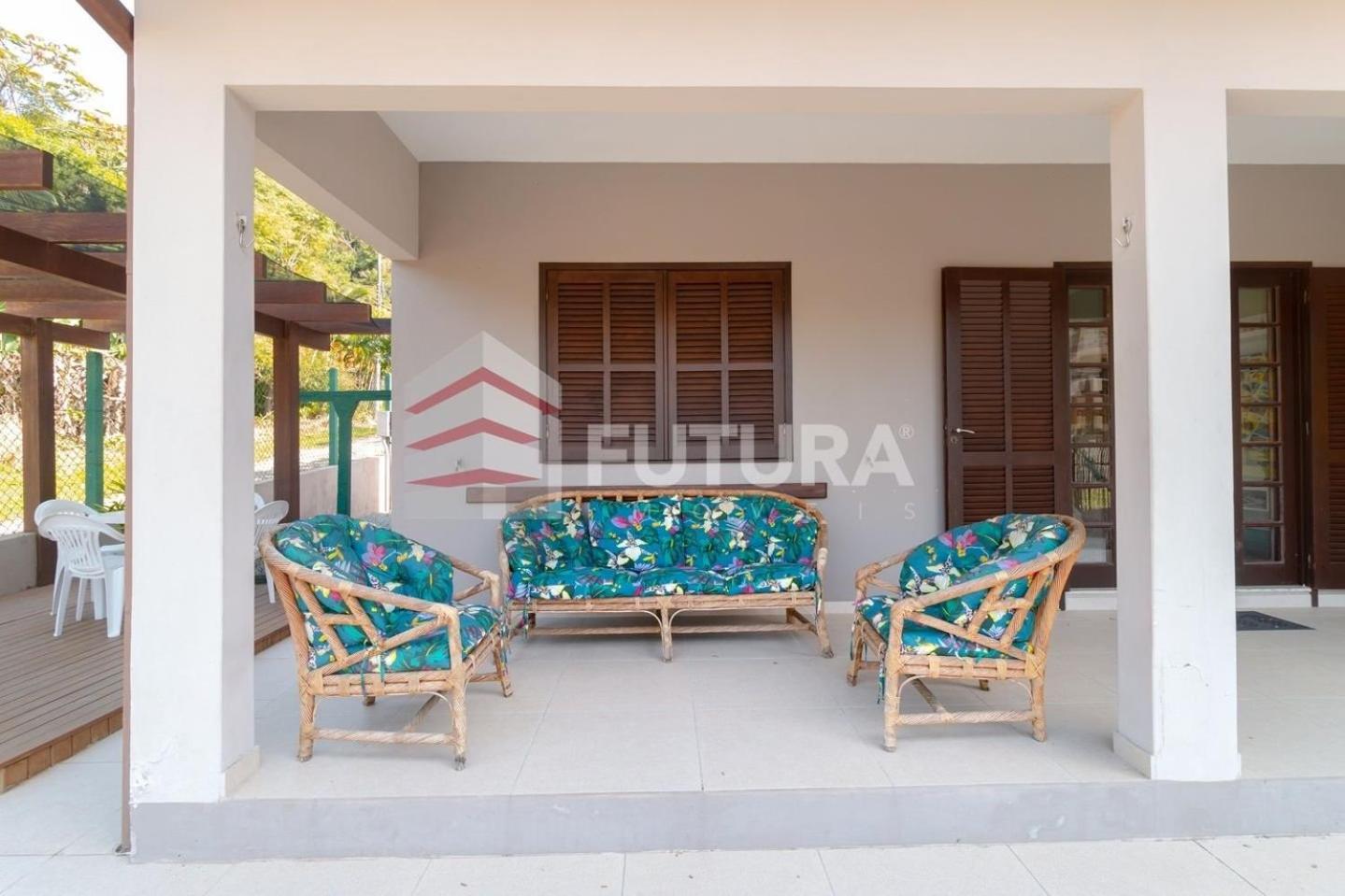 LINDA CASA COM PISCINA PARA ALUGUEL DE TEMPORADA EM BOMBAS