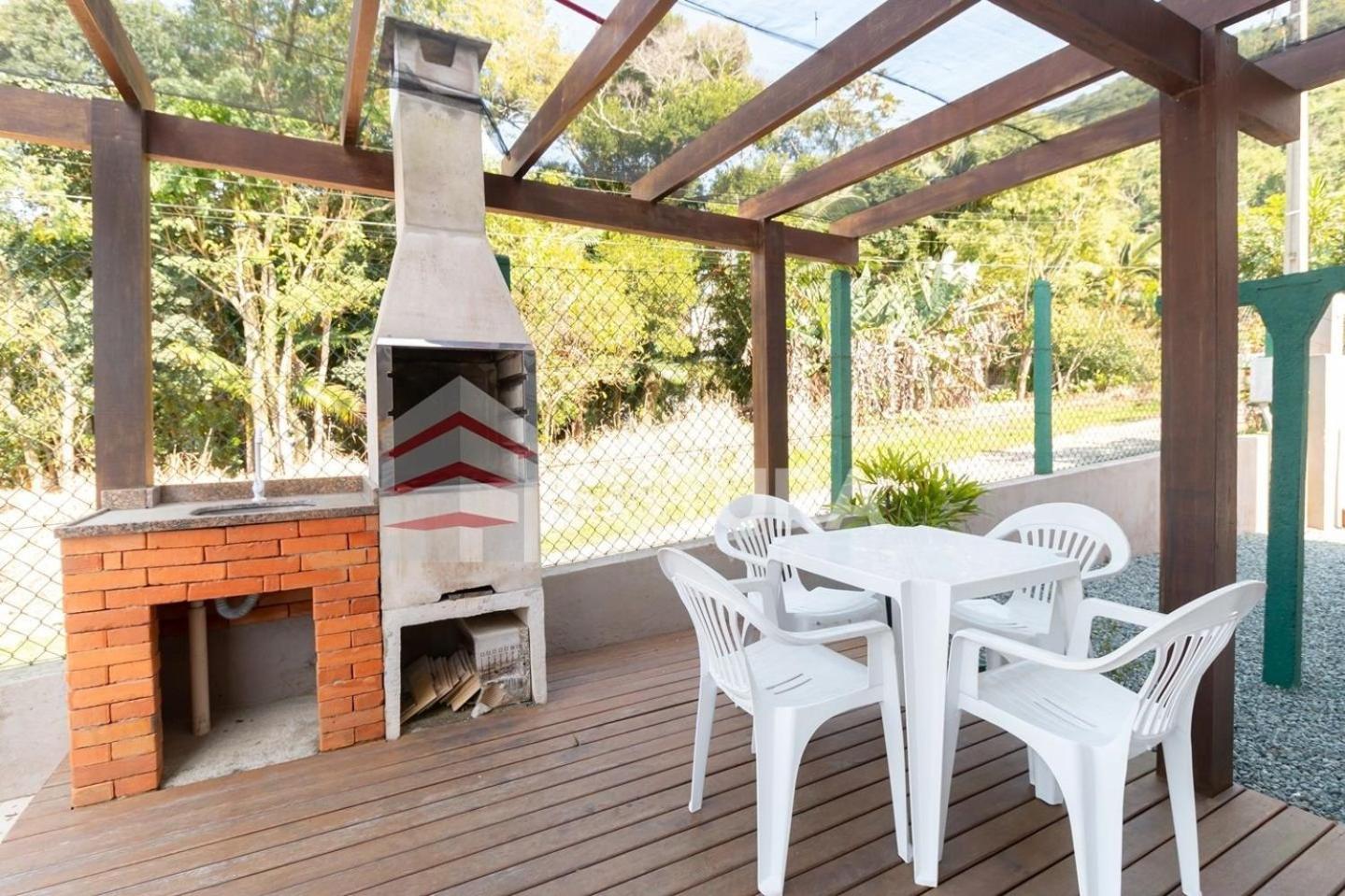 LINDA CASA COM PISCINA PARA ALUGUEL DE TEMPORADA EM BOMBAS