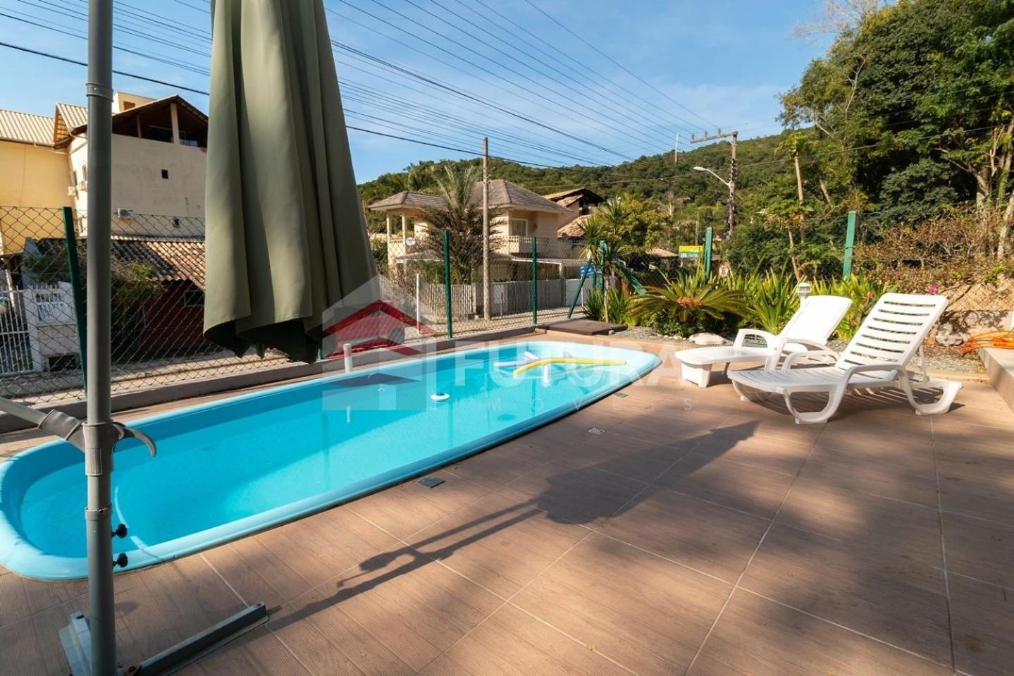 LINDA CASA COM PISCINA PARA ALUGUEL DE TEMPORADA EM BOMBAS