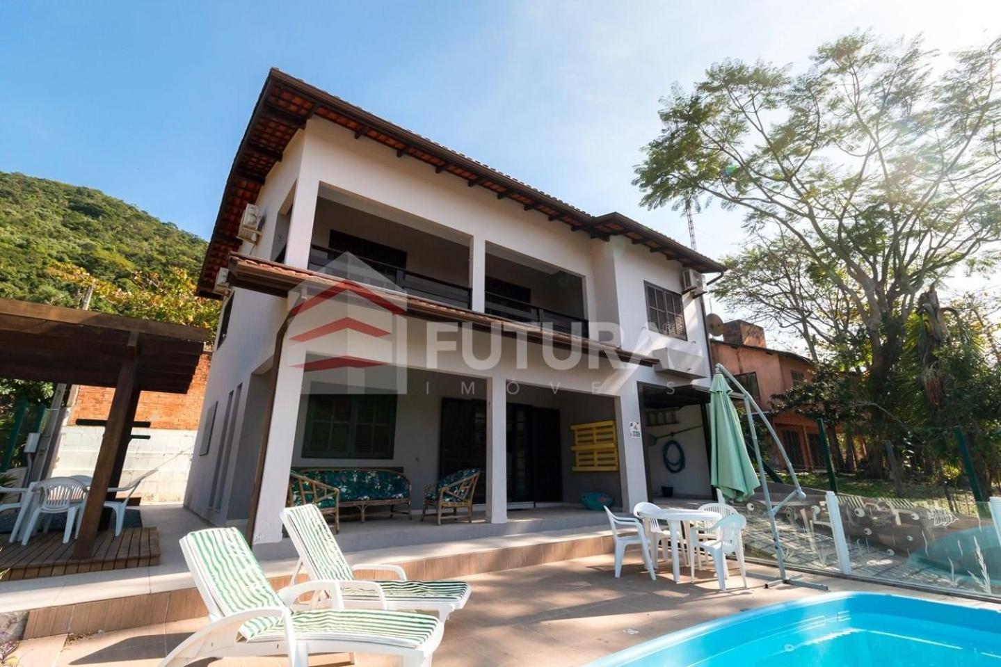 LINDA CASA COM PISCINA PARA ALUGUEL DE TEMPORADA EM BOMBAS