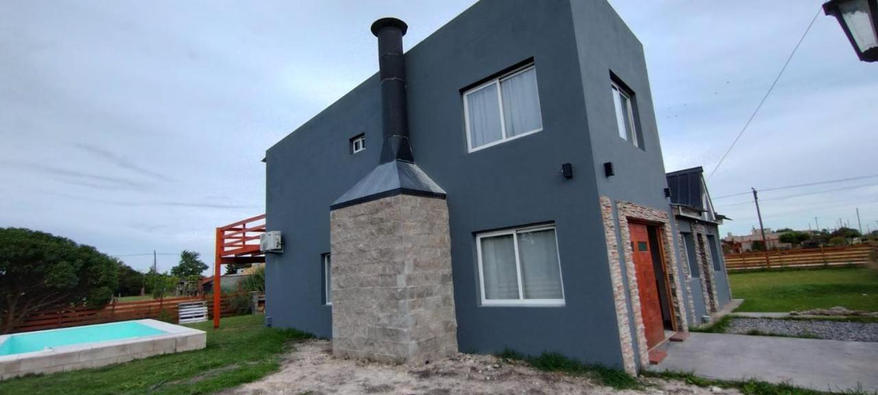 Chalet con pileta quincho y asador para 10 personas
