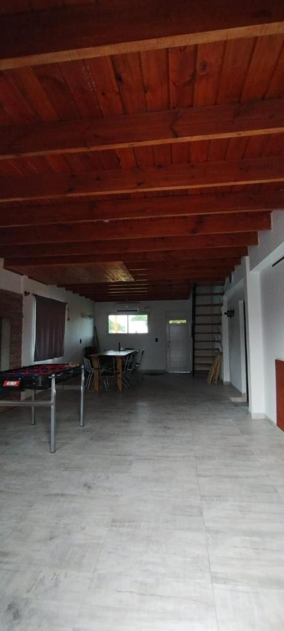 Chalet con pileta quincho y asador para 10 personas