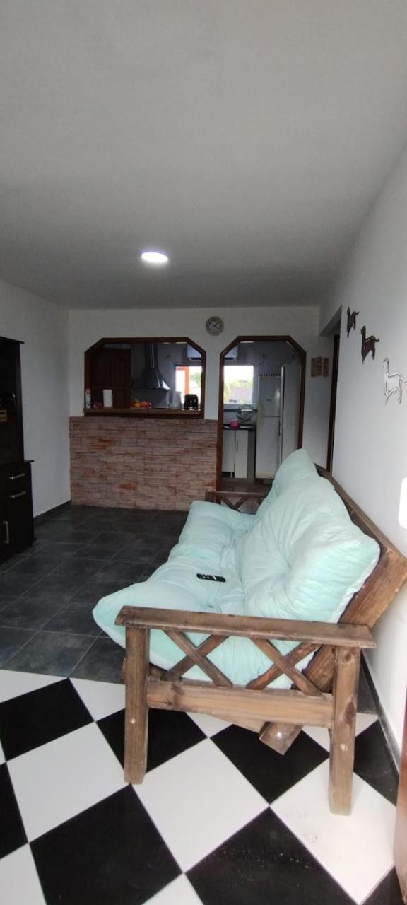 Chalet con pileta quincho y asador para 10 personas
