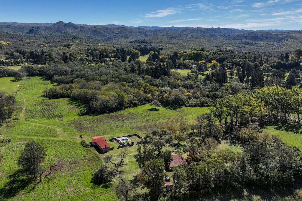 Golf a 600 mts, Piscina, Parrilla, Jardín, Vistas y WIFI