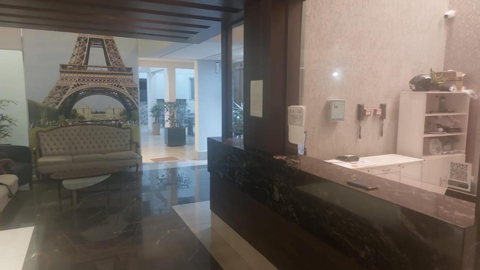 Apto 401, ótima localização, self check-in, wi-fi, varanda e vista linda, 14km aeroporto