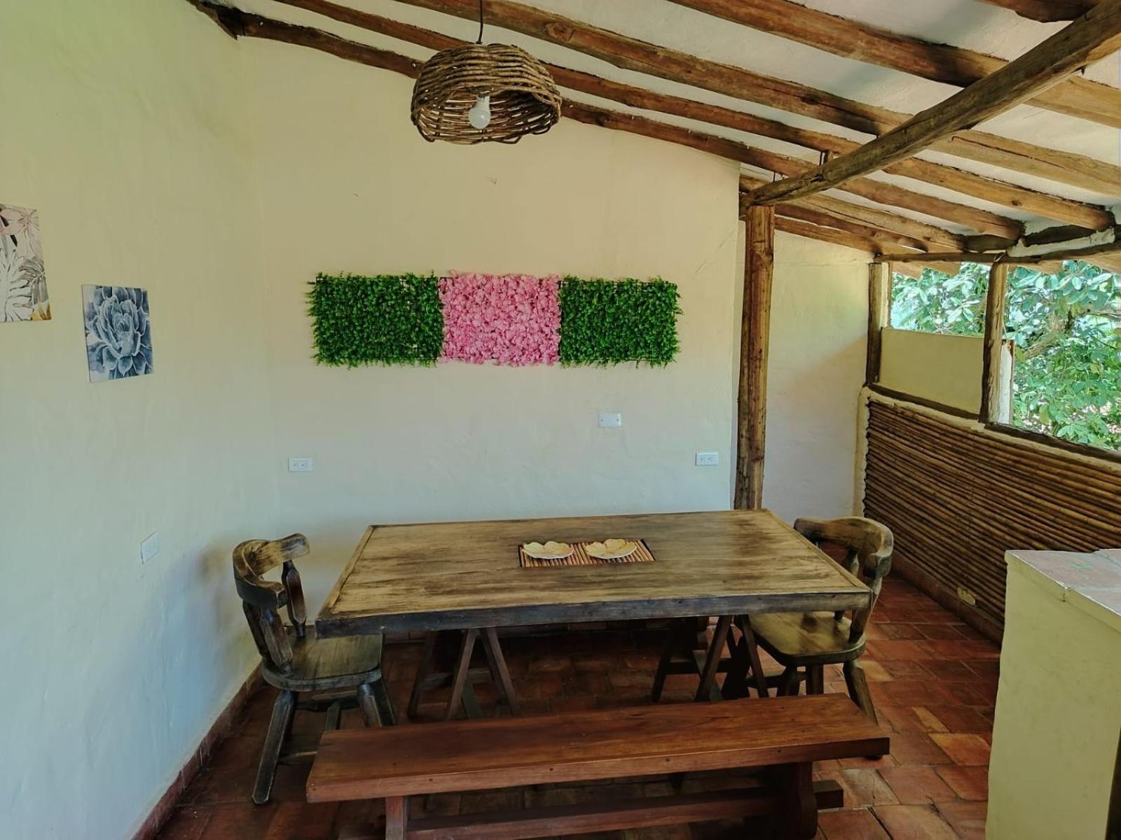 Hostal Baraloma Cerca Al Parque, Con Parqueadero Privado