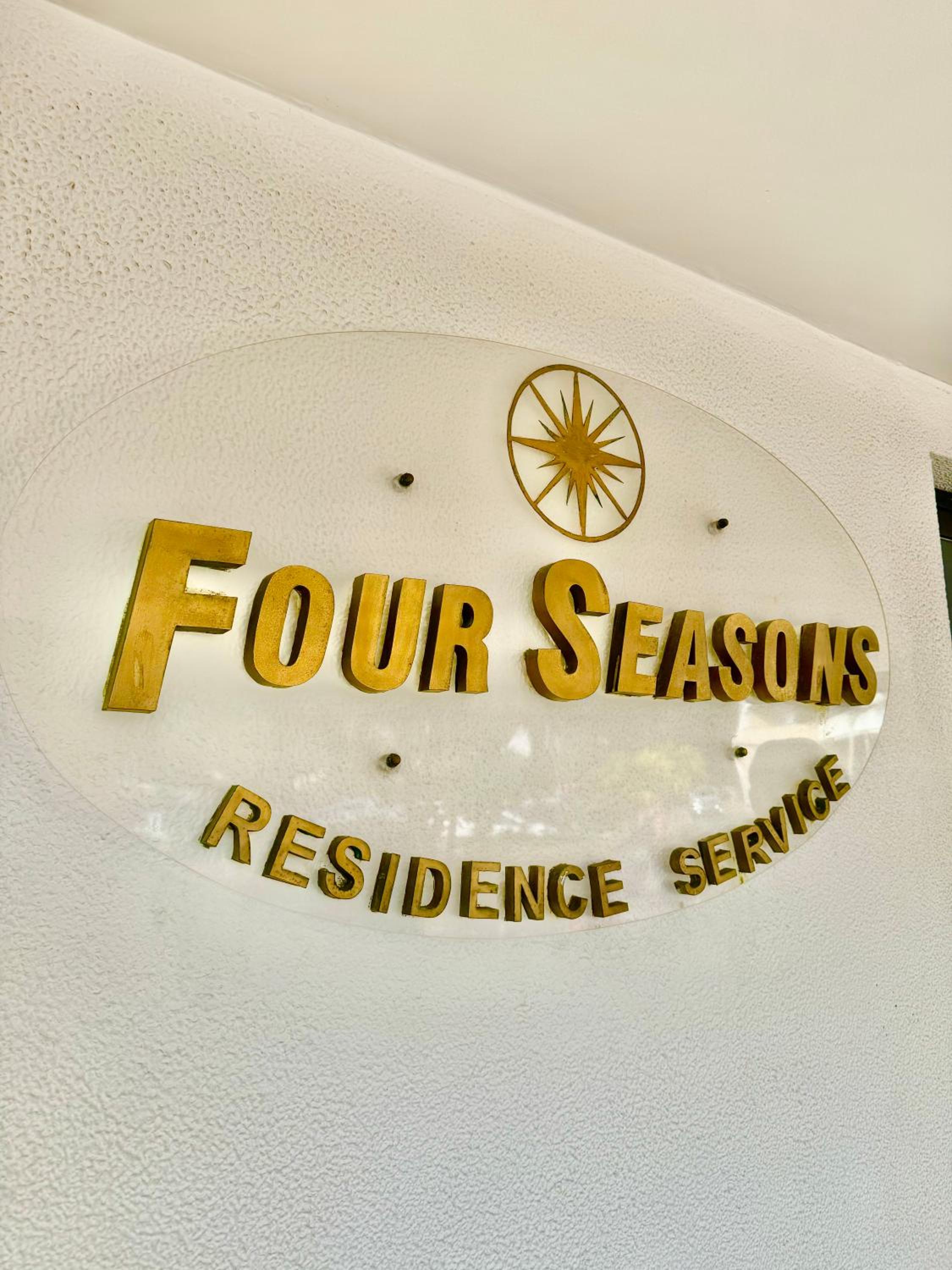Condo Four Seasons Residence Service
