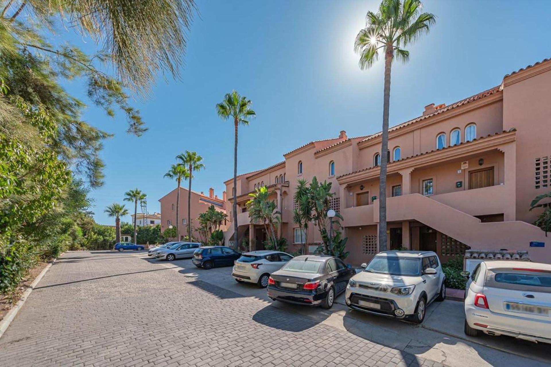 Coastal Apartment-Sleeps 5 Pool Garden ACon FreeP