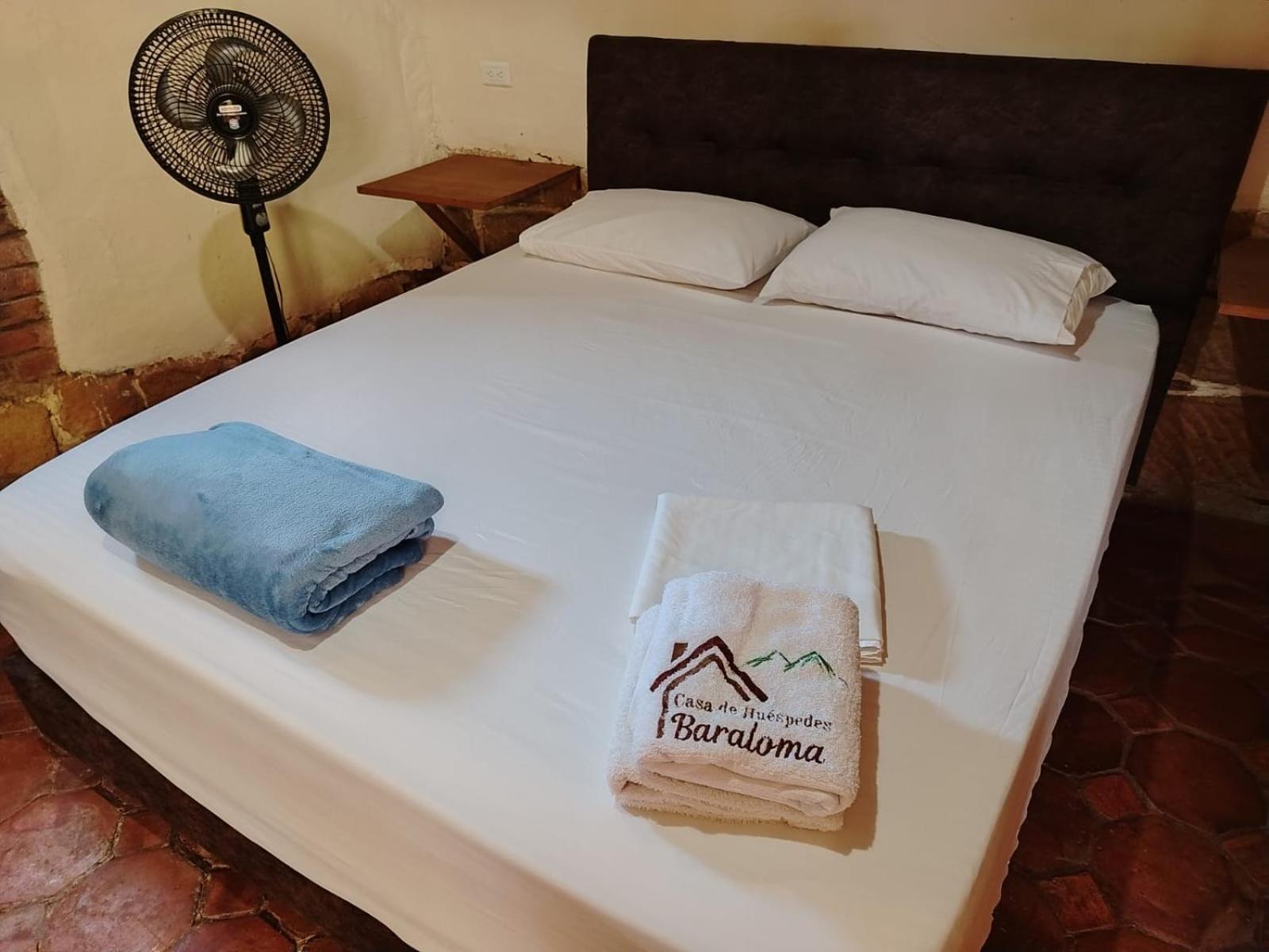 Hostal Baraloma Cerca Al Parque, Con Parqueadero Privado